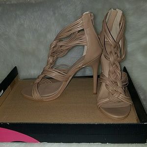 Charlotte Rouse size 9 heels